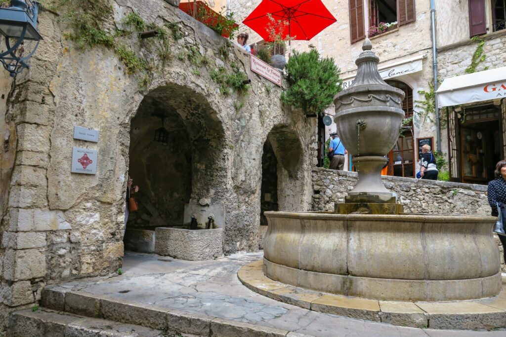la piazza della grande fontaine
